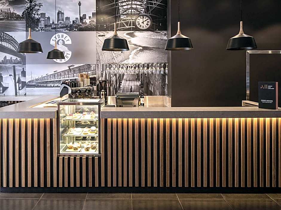 Hotel Ibis World Square