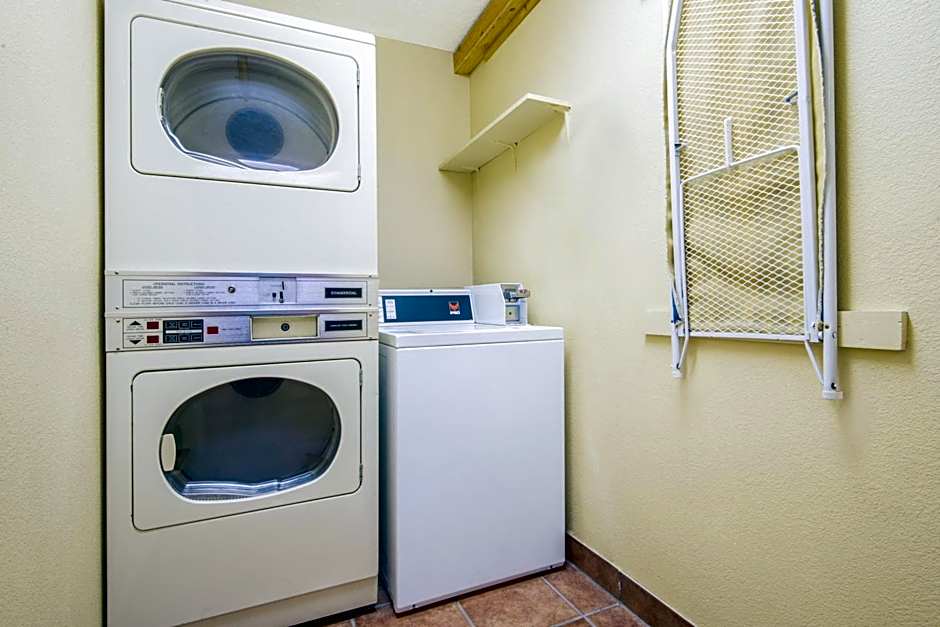 Super 8 by Wyndham Portales