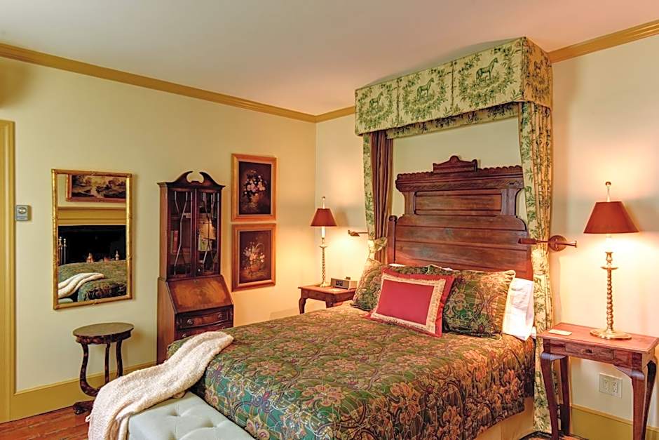 Inn by the Bandstand a Boutique Hotel