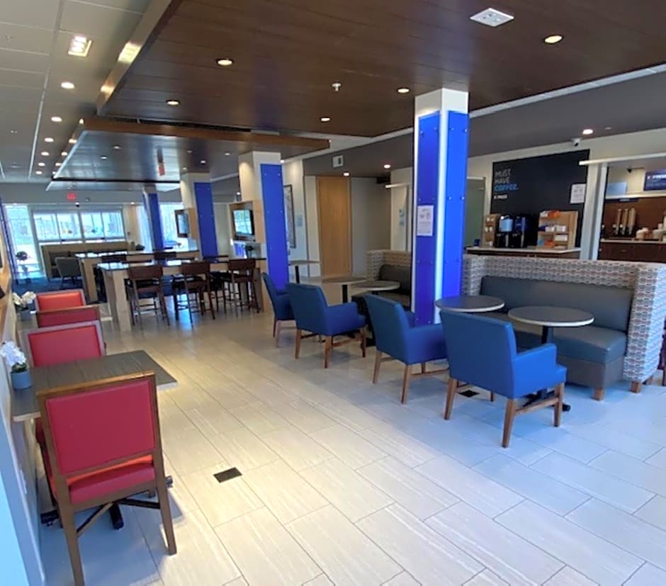 Holiday Inn Express & Suites Warrensburg North, an IHG Hotel