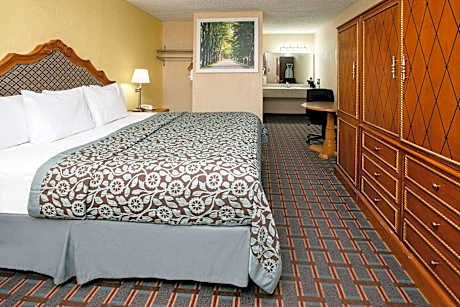 1 King Bed Mobility Accessible Room Non-Smoking