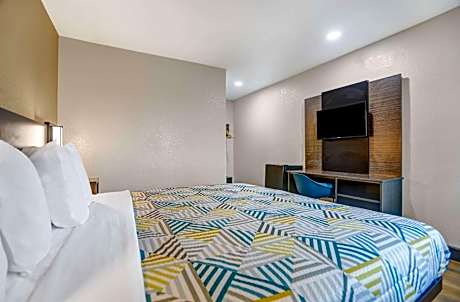 Deluxe King Room - Non-Smoking