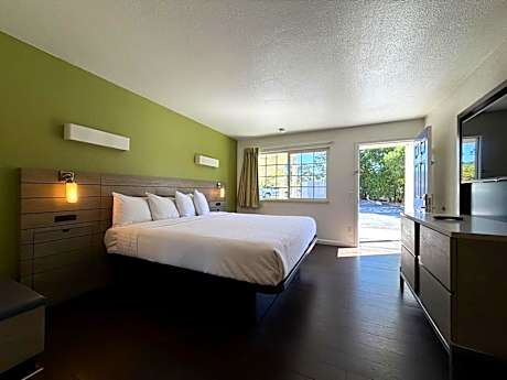 Signature King Room - Accessible