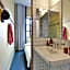 MOB HOTEL Paris Les Puces