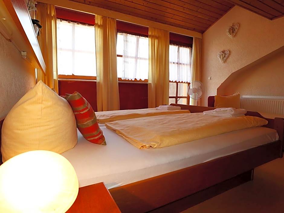 Hotel - Restaurant Hirschen - Werneths Landgasthof beim Europa- Park Rust