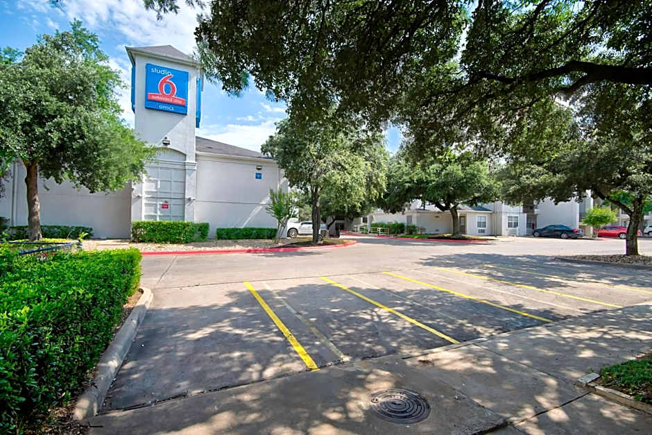 Photo 1 of 24 of Studio 6-Austin, TX - Midtown