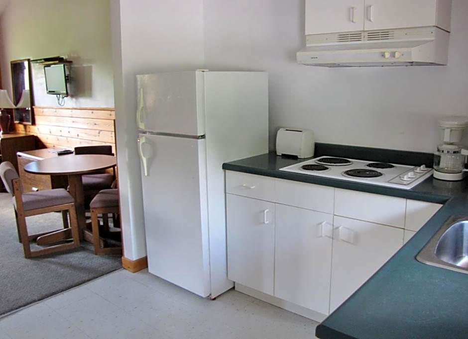 Quiet Bay Inn & Café