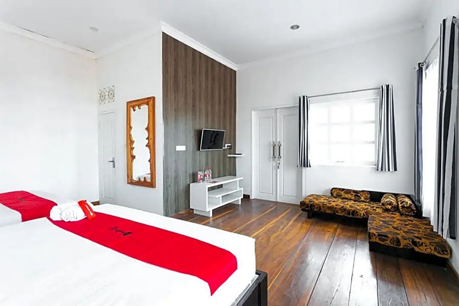 RedDoorz near Grojogan Sewu Tawangmangu