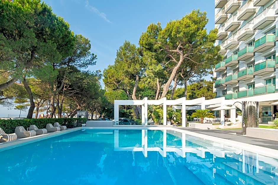 International Beach Hotel