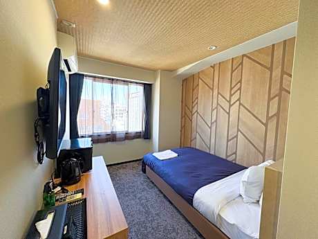 Single Room with Bathroom - Non - Smoking