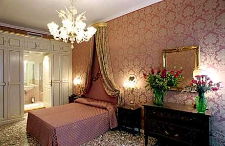 Junior Suite with Canal View (4 Adults)