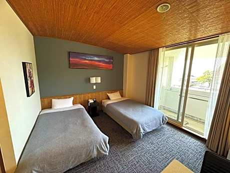 Twin Room with Sea View - Non-Smoking