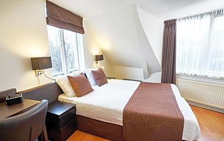 Twin Room - Annex - Stairway access only