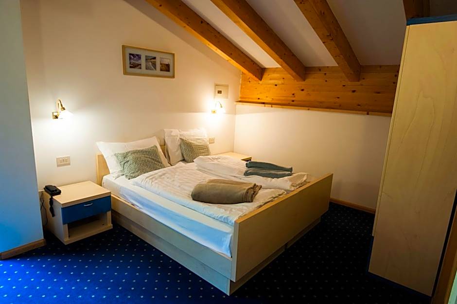 Photo 1 of 5 of Triple Room