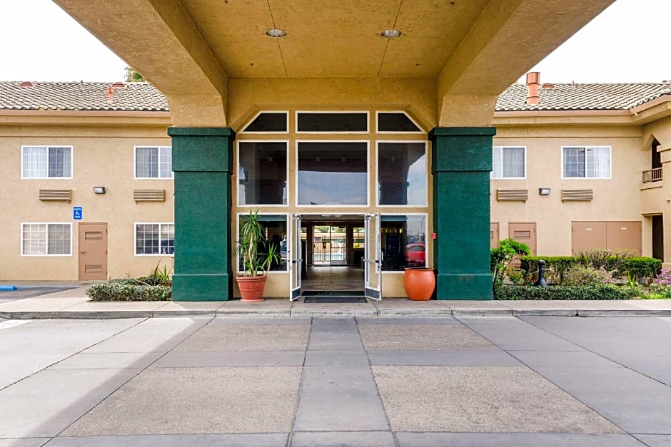 Quality Inn & Suites Lathrop
