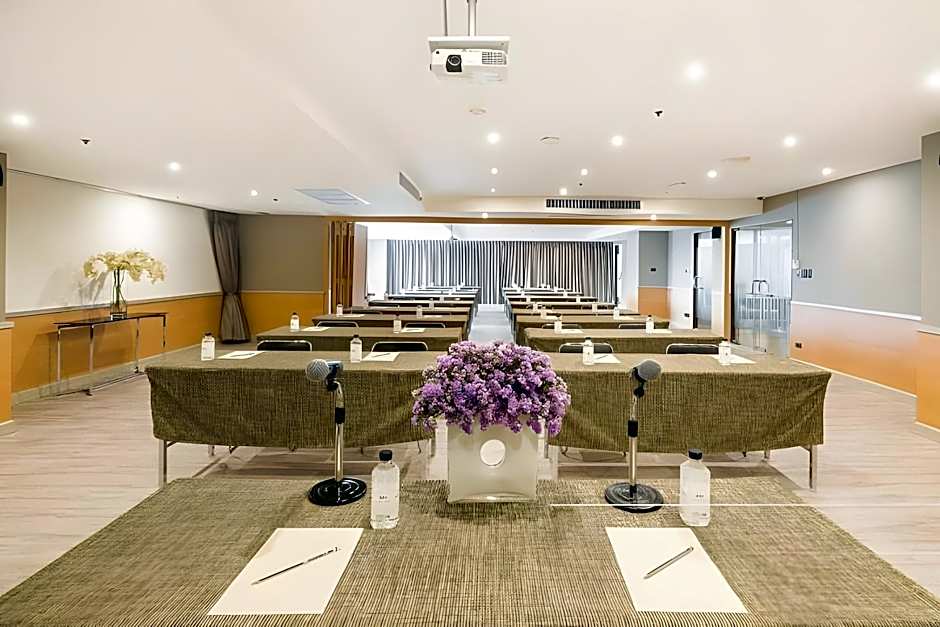 Evergreen Place Siam by UHG
