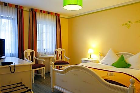 Family Room (2 Adults + 2 Children)