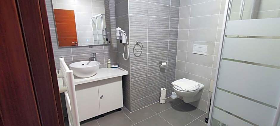SQUARE HOTEL