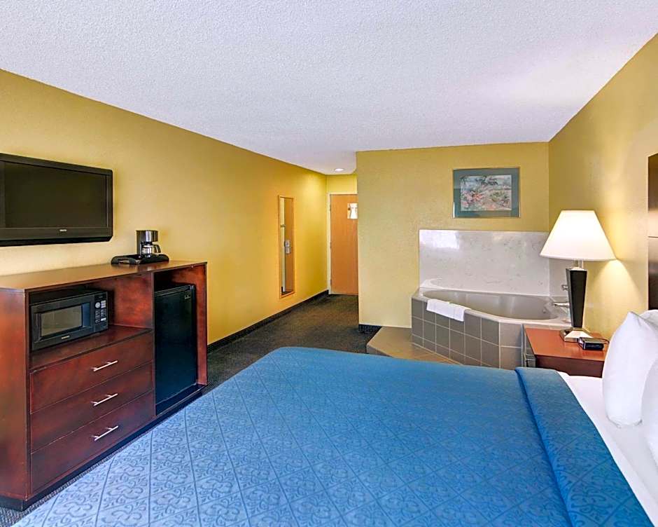 Quality Inn & Suites Grand Prairie South