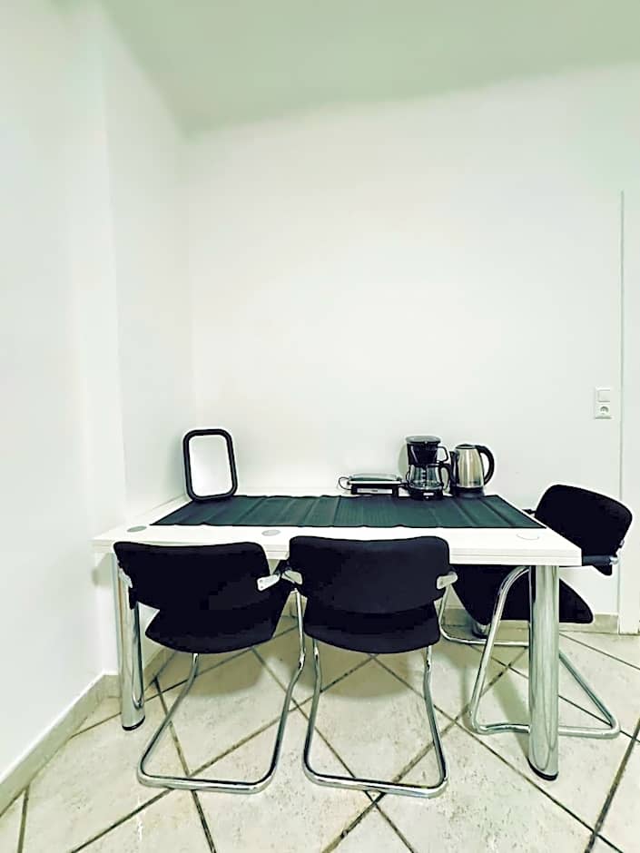 Budget Friendly Private Rooms with Garden