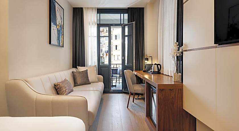 Gleam Collection Hotel