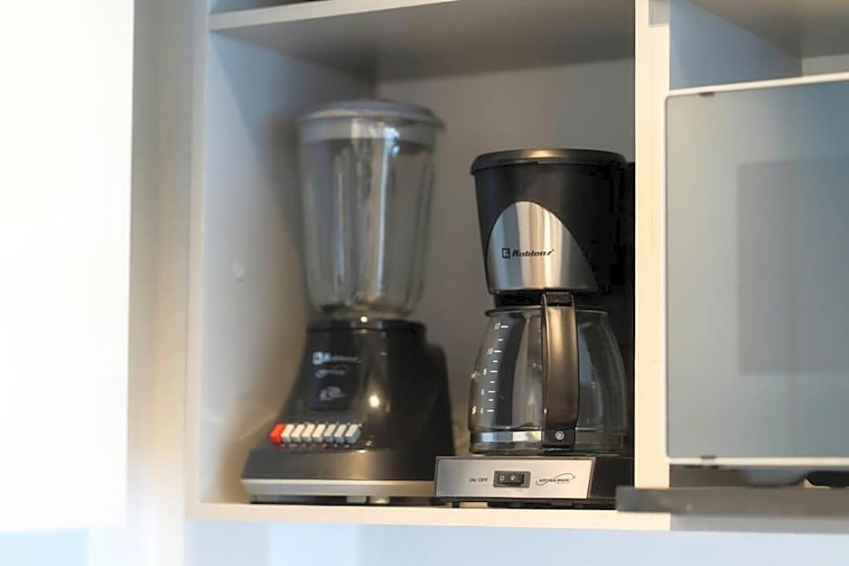 P502 Rooftop views 33drm 2bath AC