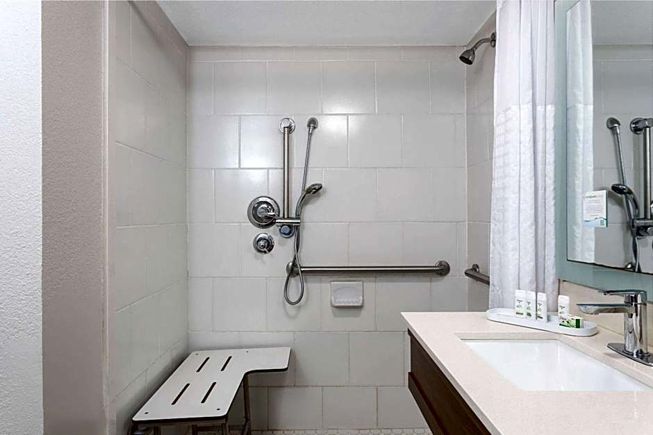 La Quinta Inn & Suites by Wyndham Pensacola
