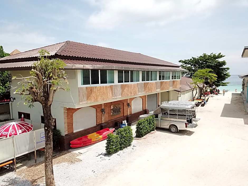 walking street hostel by new wave