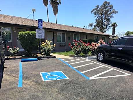 Maple Inn and Suites Los Banos
