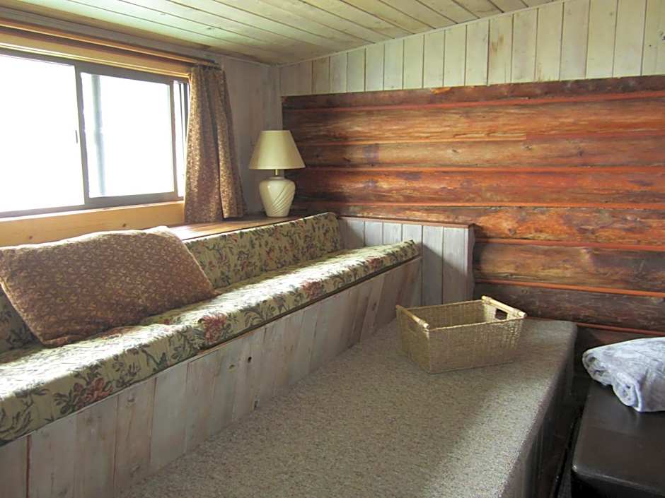 The Surf Lodge and Pub