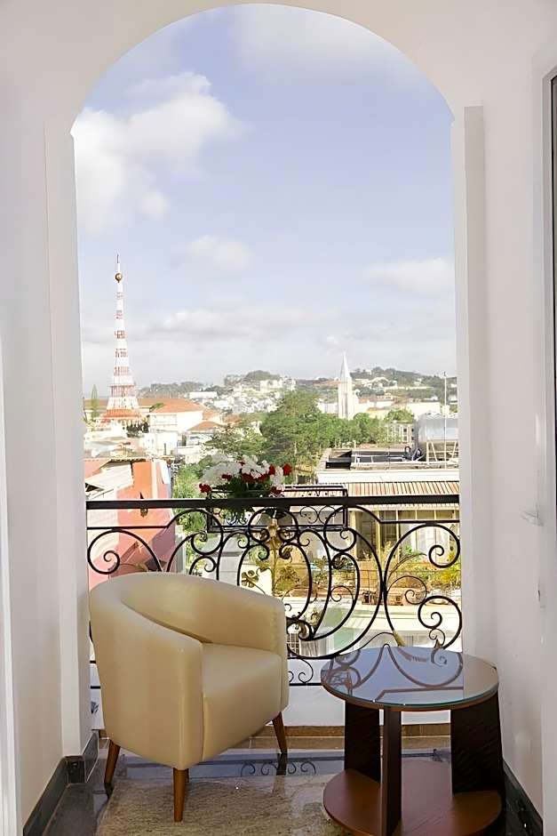 Roy Dala Hotel