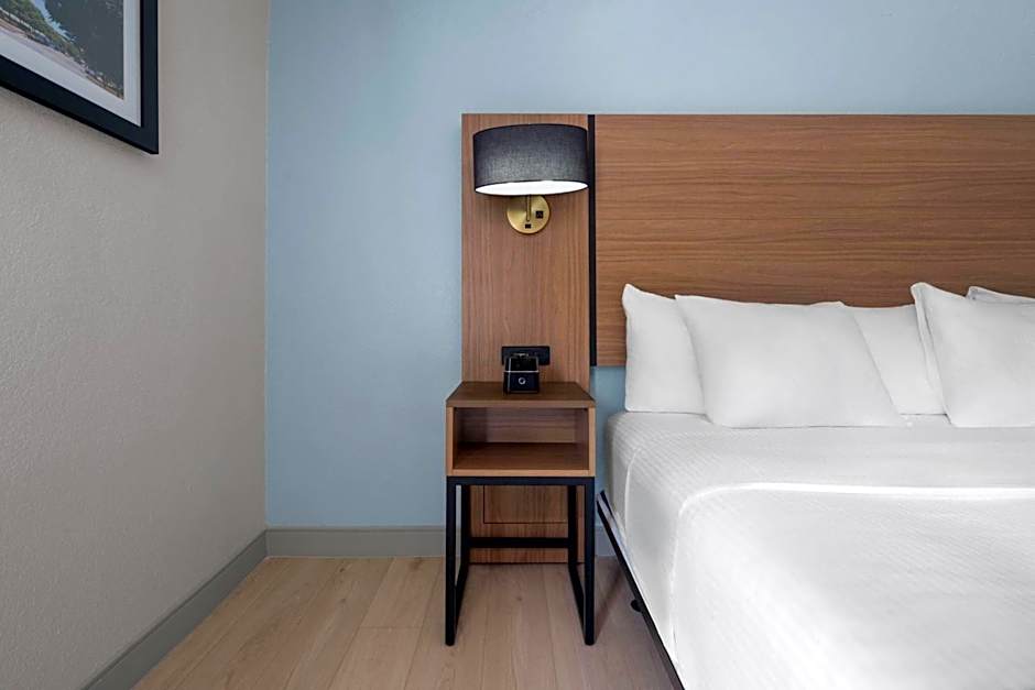 La Quinta Inn & Suites by Wyndham Raleigh Cary