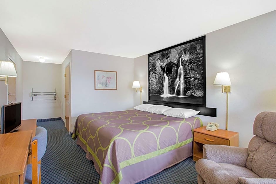 Super 8 by Wyndham Christiansburg