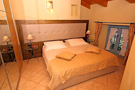 Three-Bedroom Apartment with Spa Bath