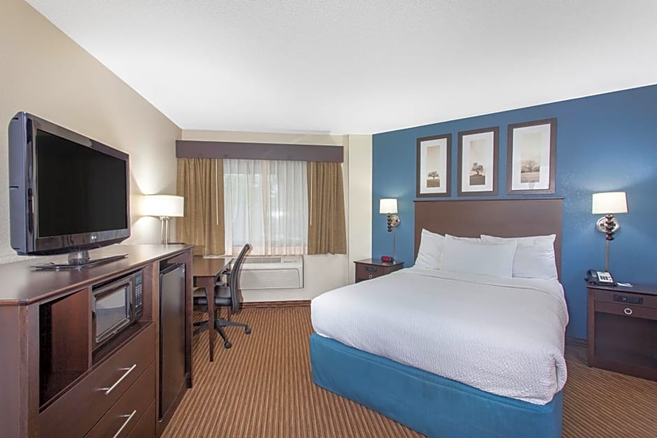 AmericInn by Wyndham Mankato Event Center near MSU