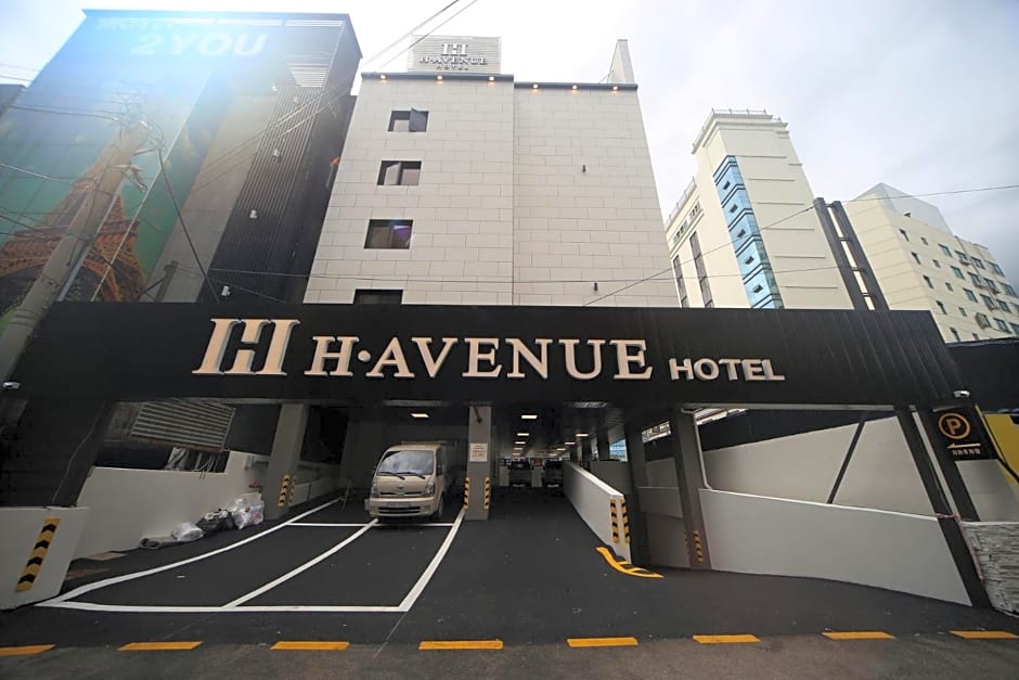 H Avenue Hotel Minam
