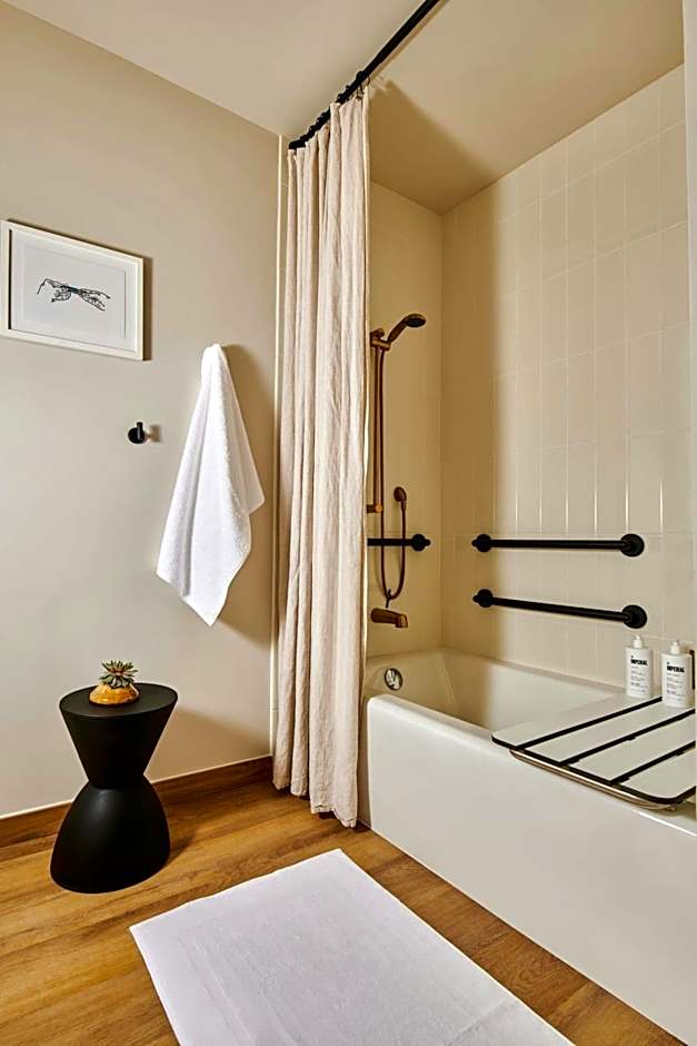 Hollywood Volume, a Tribute Portfolio Hotel
