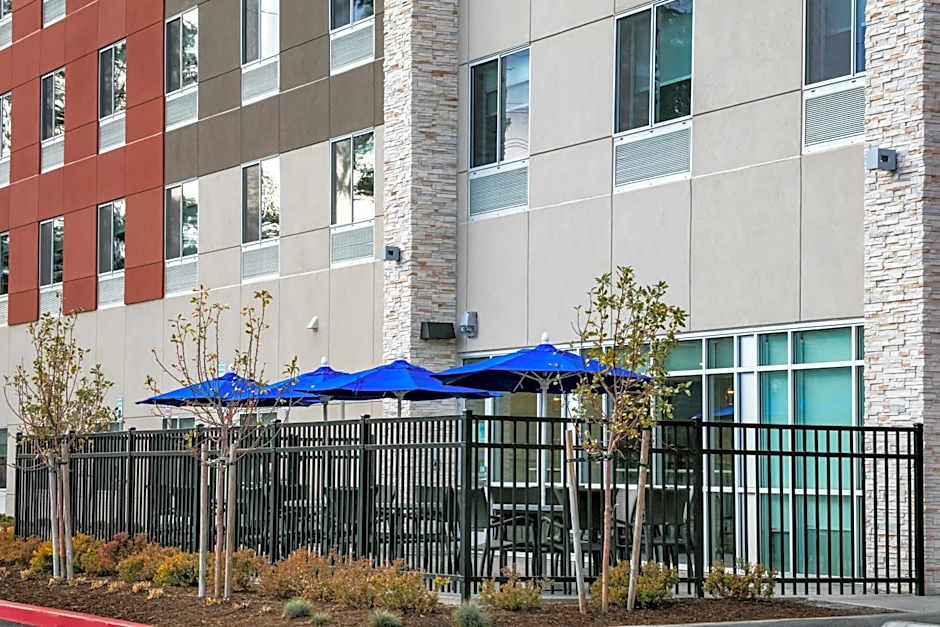 Holiday Inn Express & Suites Bend South By IHG