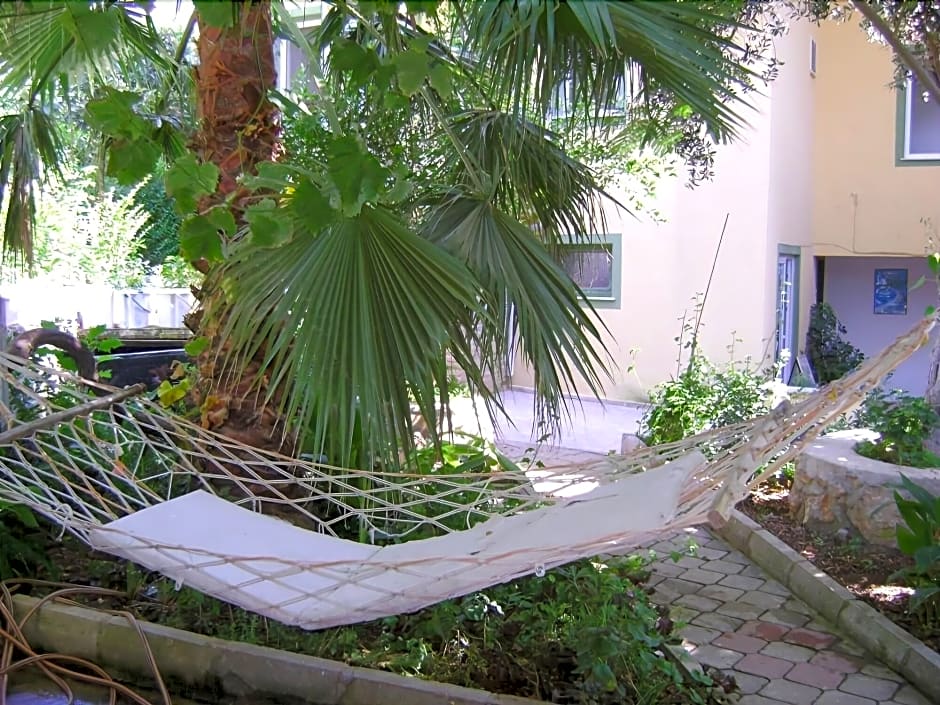 California Apart Hotel