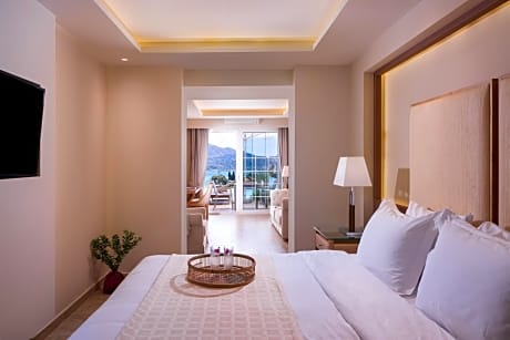 SUITE WITH PANORAMIC SEA VIEW AND PRIVATE POOL