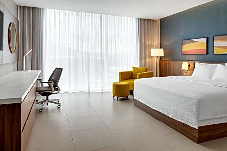 King Room with Roll-In Shower - Mobility Access