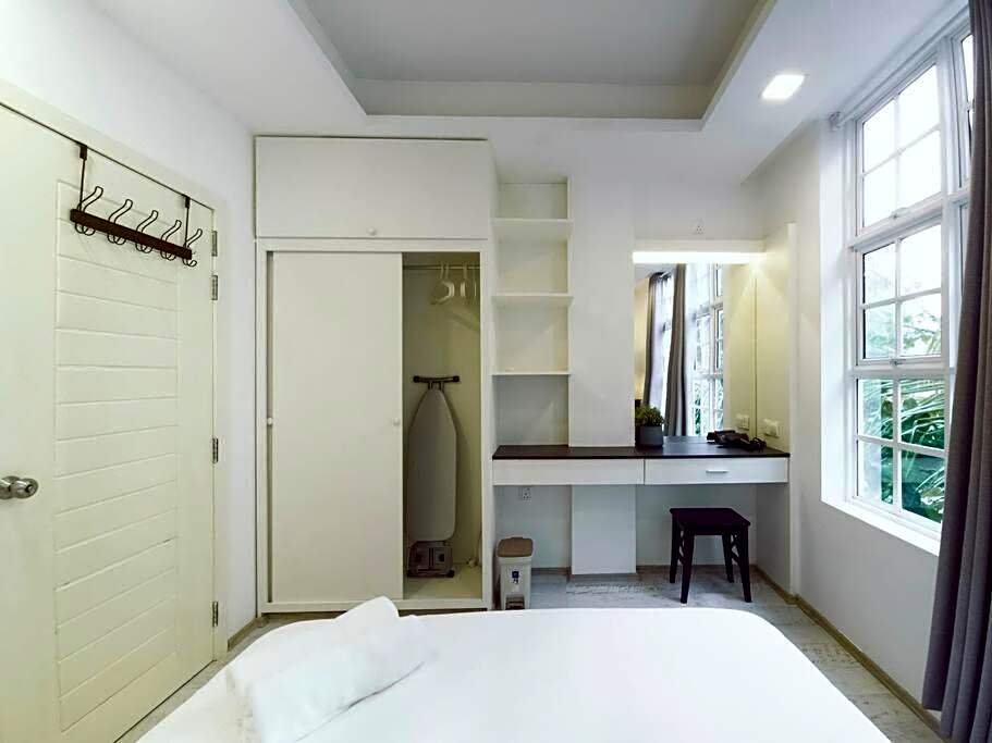 Cozy 1BR apartment by beach - partial ocean view