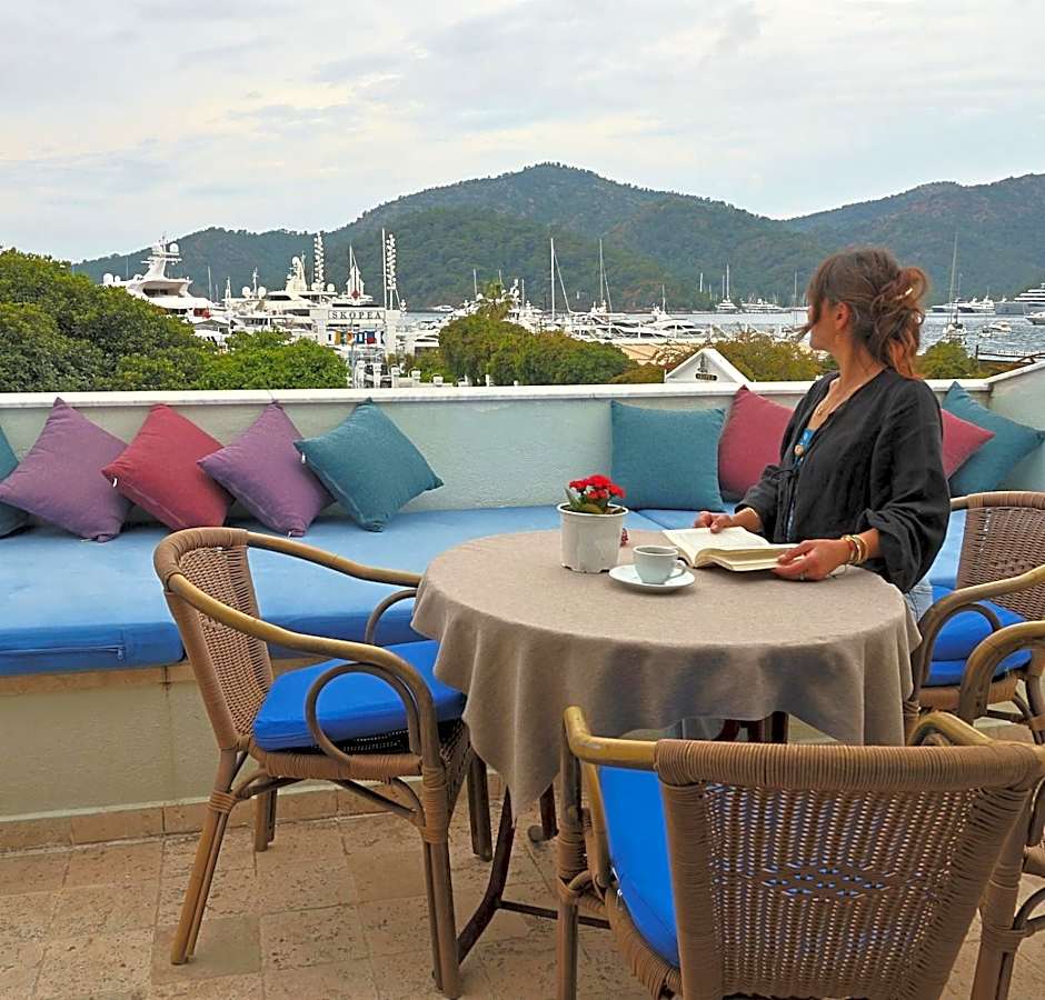 Dedeminn Marina Hotel