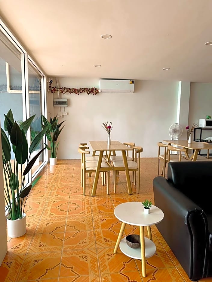 Montana Hotel & Hostel Phuket