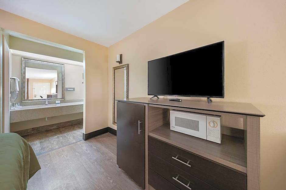 Quality Inn & Suites Garland