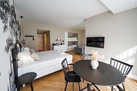 Superior Family Suite with Bathtub