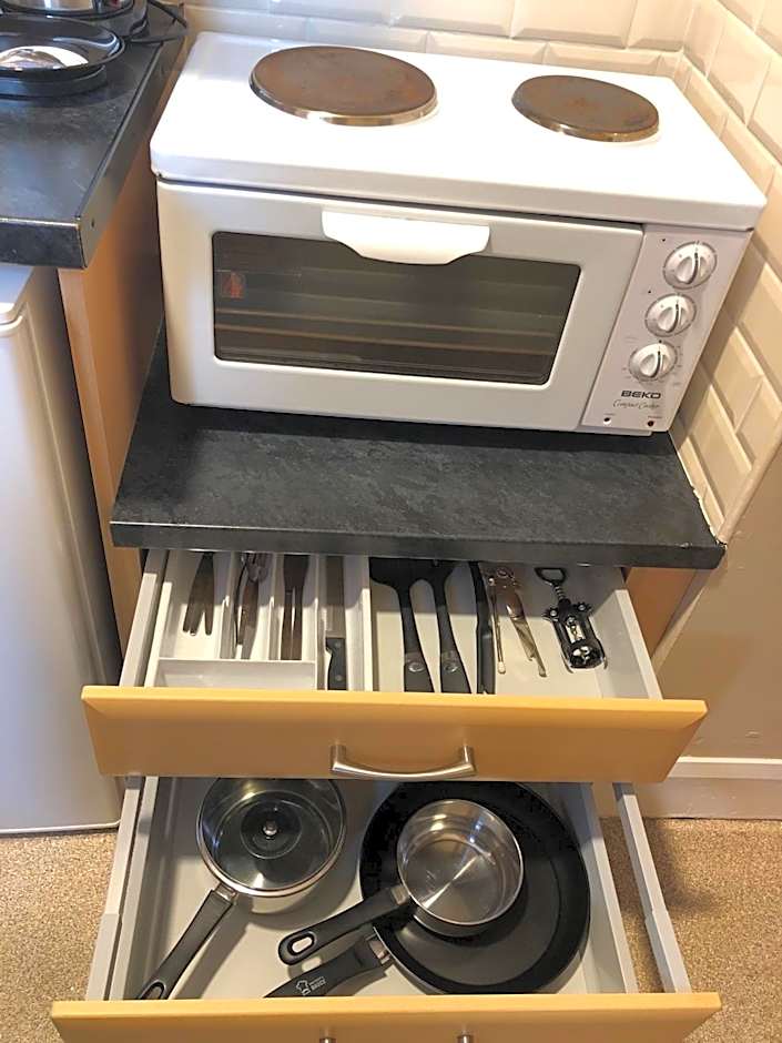 Belmore Court & Motel