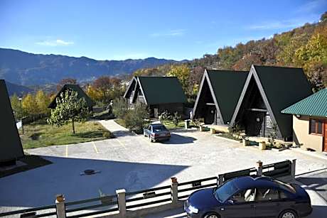 Apartment with Mountain View