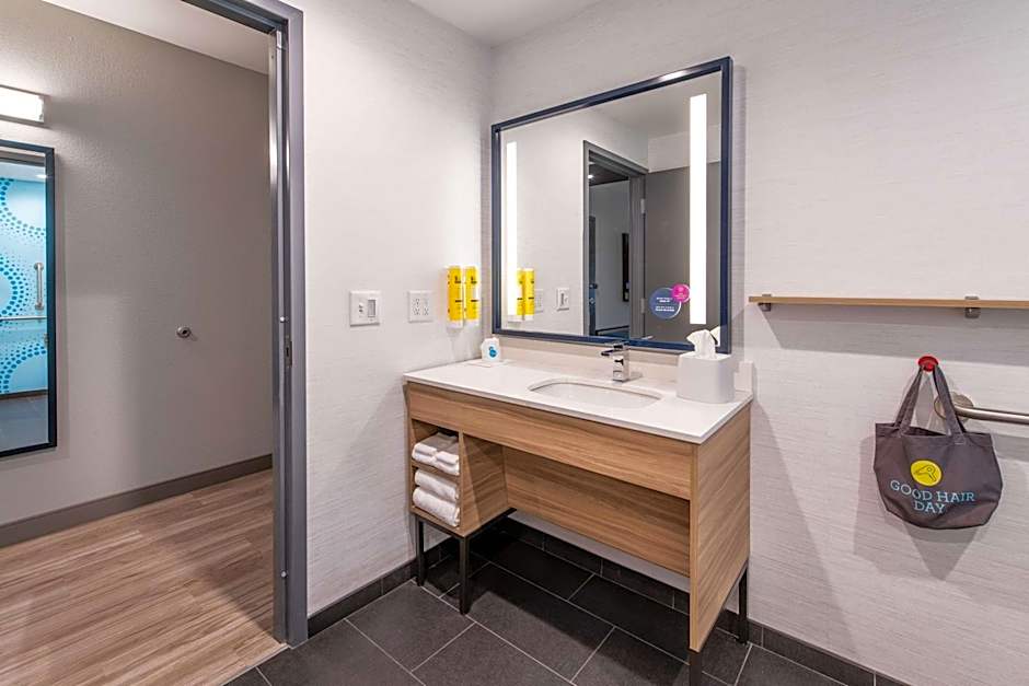 Tru by Hilton Fayetteville I-95, NC