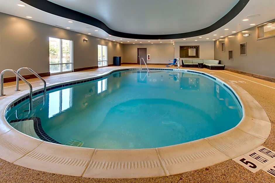 Holiday Inn Express & Suites Cheektowaga North East, an IHG Hotel
